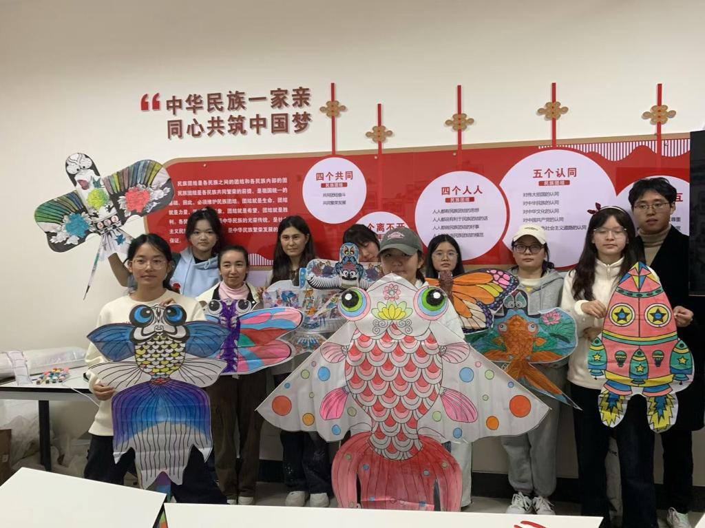 &ldquo;一站式&rdquo;學生社區|我校組織學生開展紙鳶藝術體驗活動